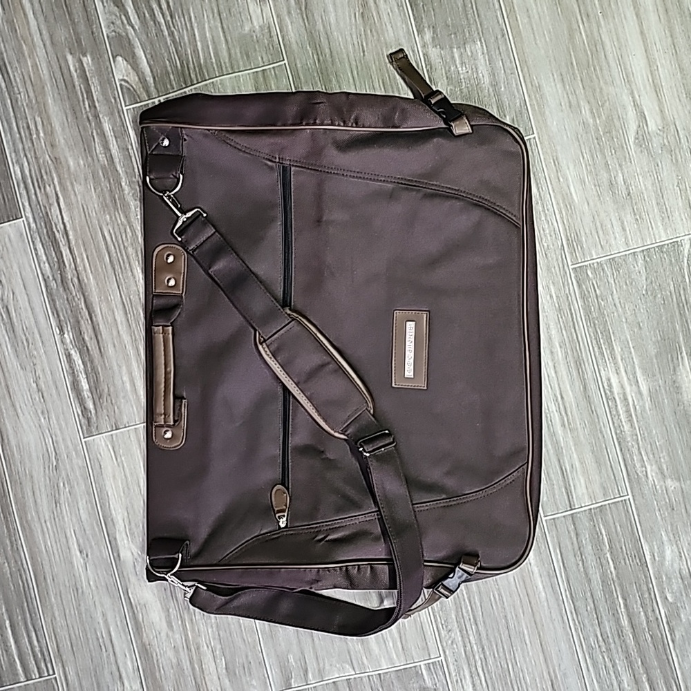 Escalade Garment Bag with Hook & Shoulder Strap